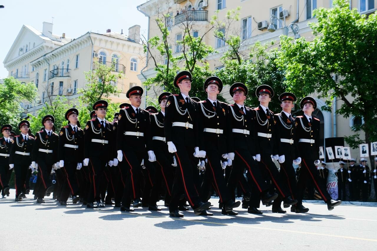 Игорь Мартынов поздравил астраханцев с Днём Победы