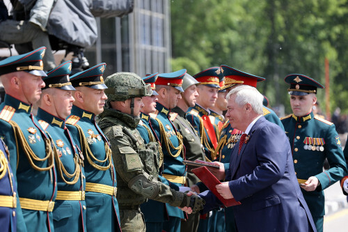На Театральной площади в Ростове прошел парад Победы