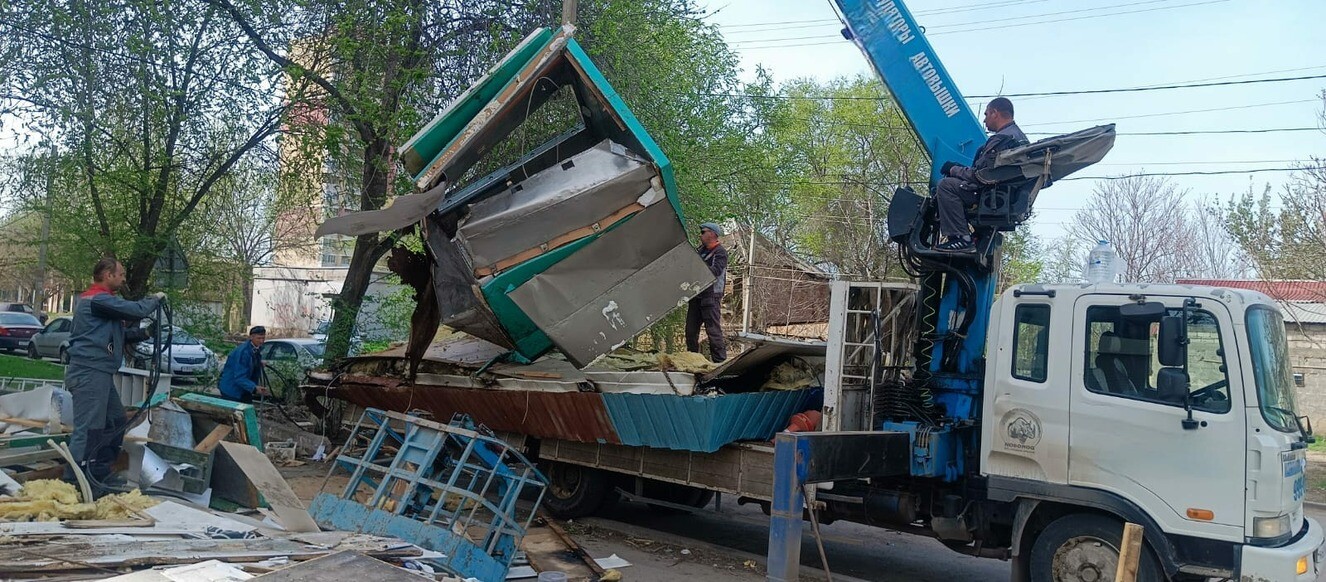 В Астрахани с начала года демонтировали 24 незаконных павильона