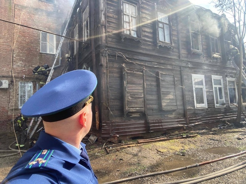 Прокуратура проведет проверку по факту пожара на улице Чехова в Астрахани