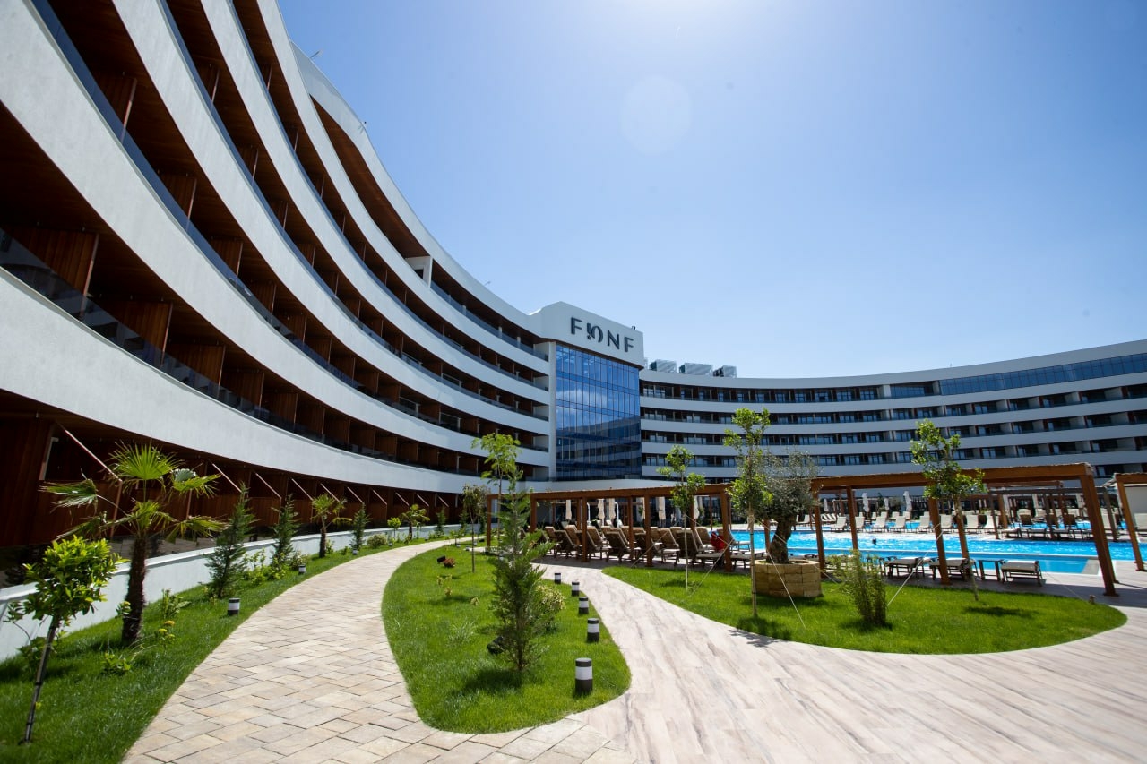В Анапе открыли пятизвездочный отель «FЮNF Luxury Resort & SPA Miracleon»