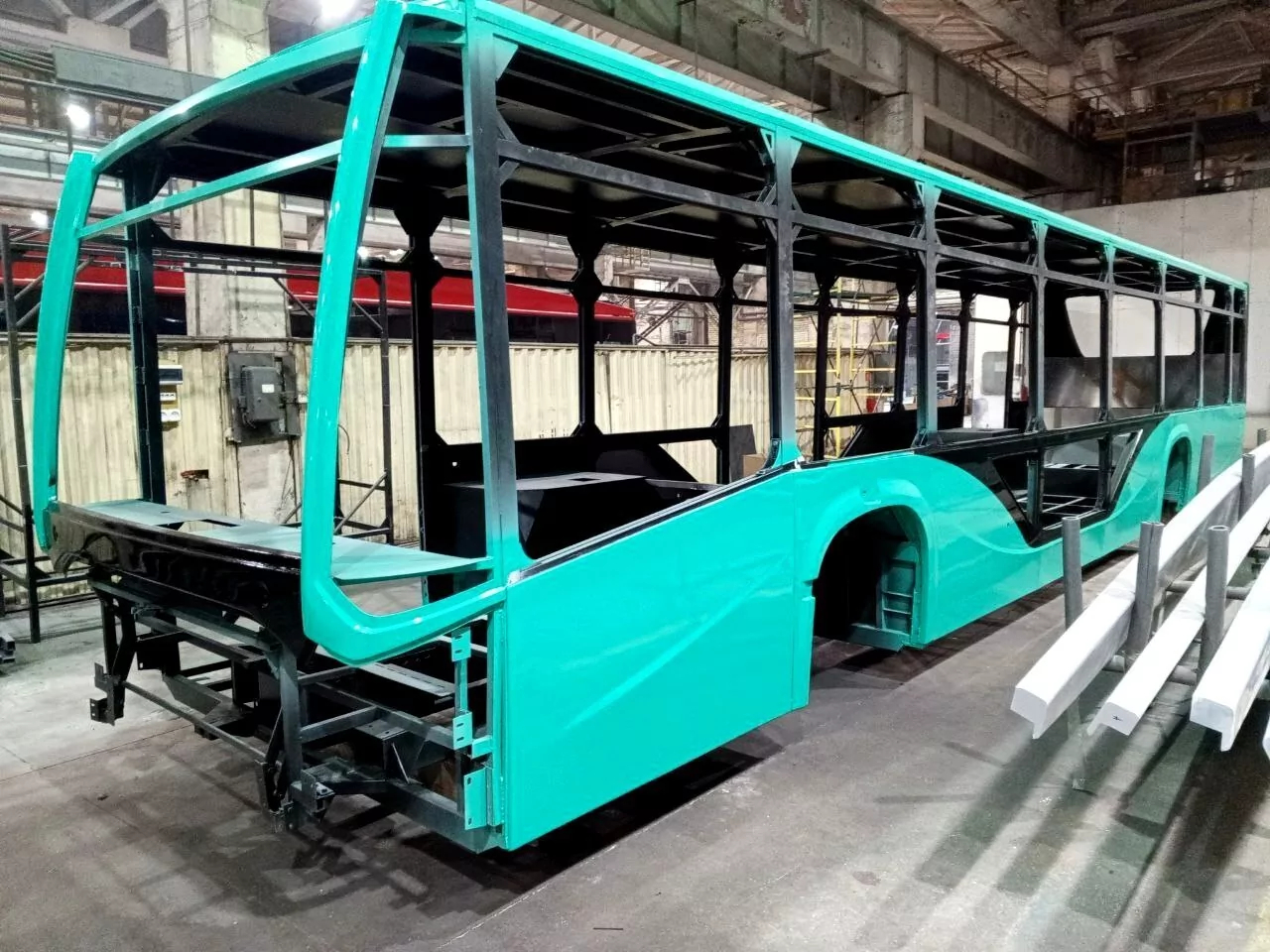 В Петербурге на заводе «Транс-Альфа» собрали первый электробус