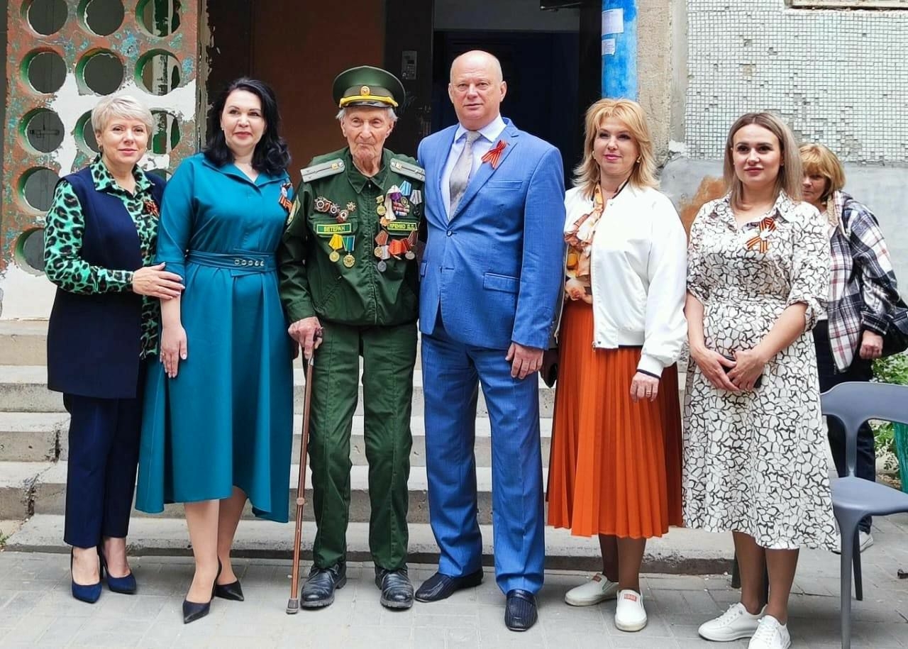 Астраханские ветераны приняли поздравления с Днем Победы 
