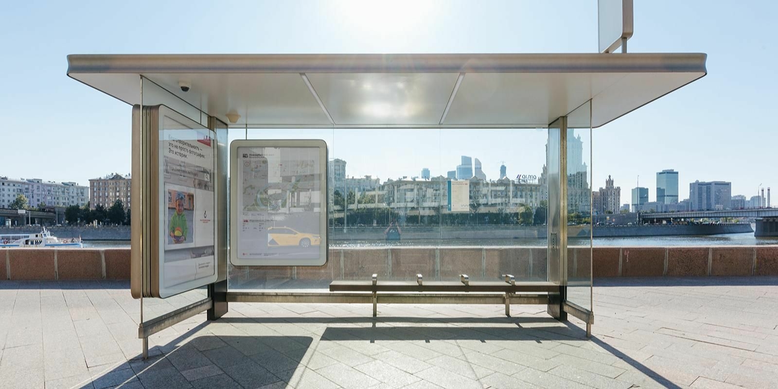 Более 1,1 тысячи остановок в Москве подключат к электросетям