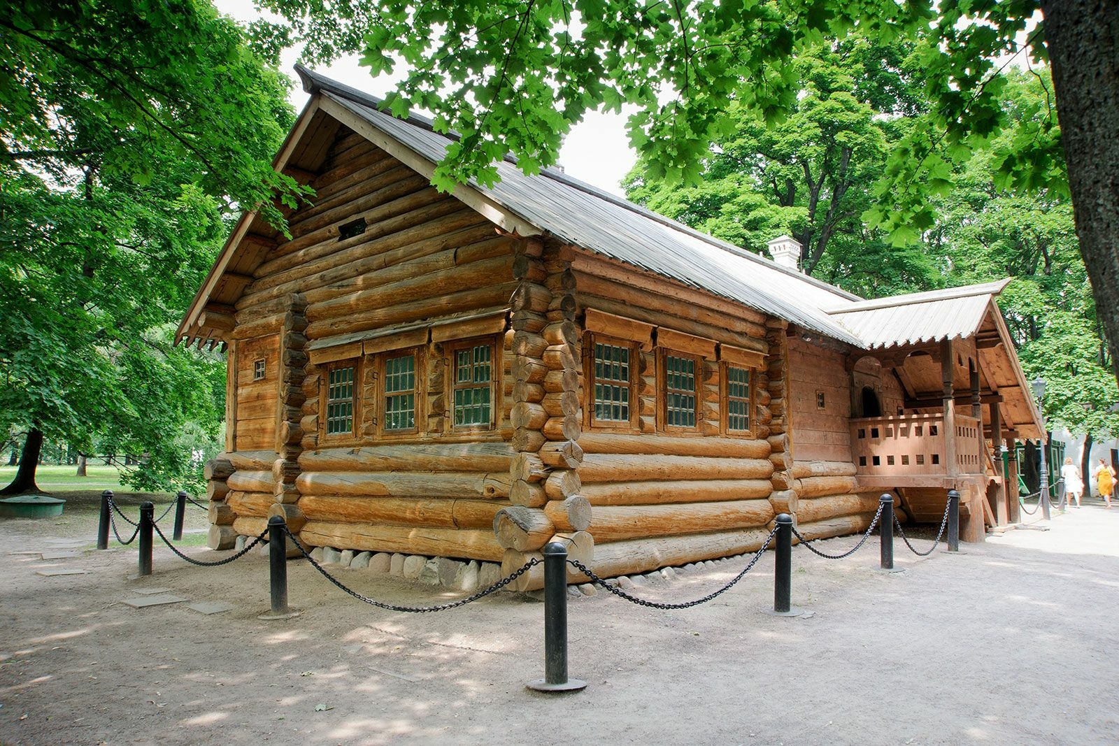 В «Коломенском» отреставрируют фасады и интерьеры домика Петра I