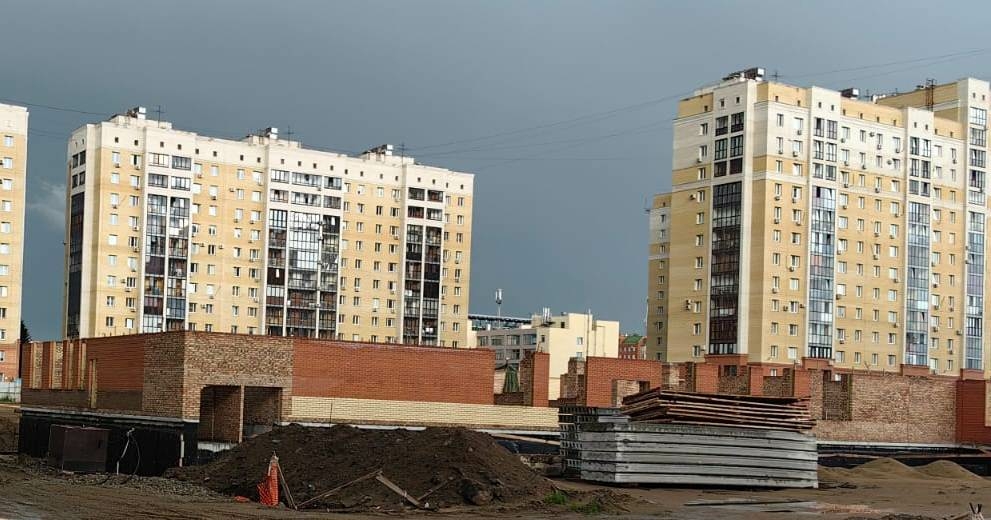 В Омке новый застройщик приступил к строительству школы в Серебряном Берегу