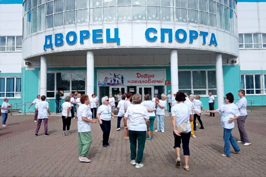 В подмосковном Волоколамске провели зарядку для долголетов