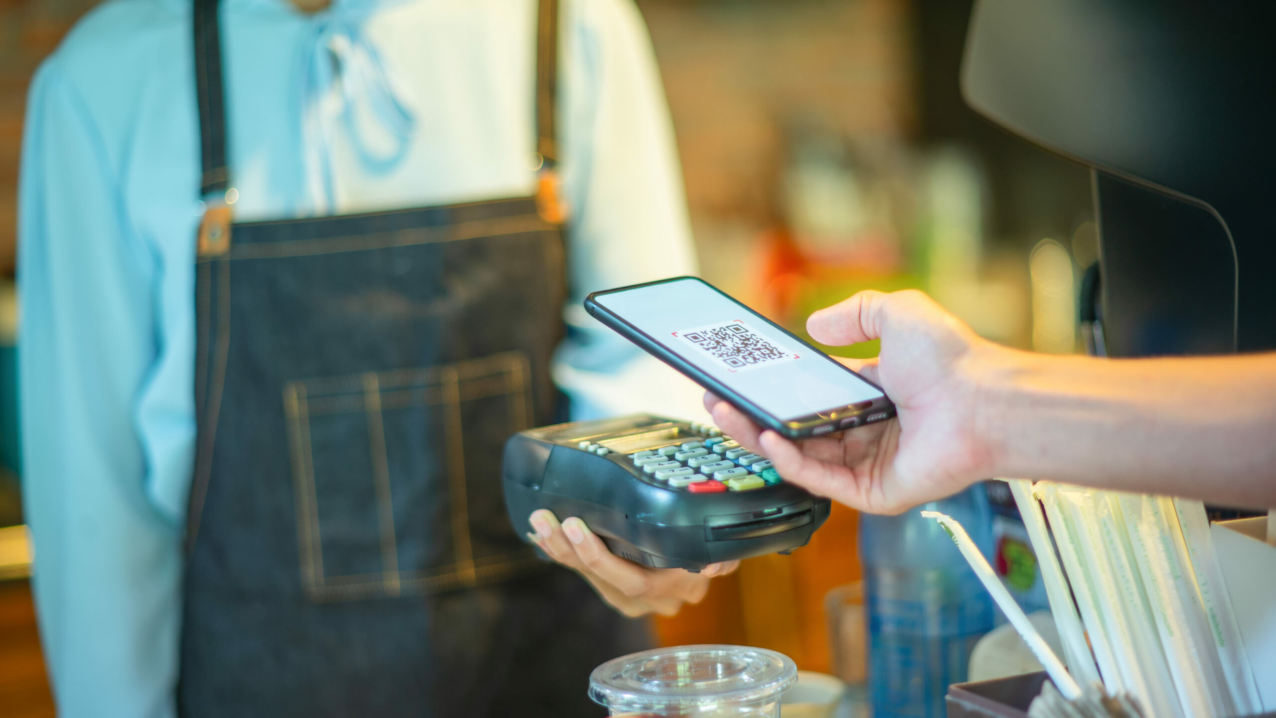 Центробанк хочет перевести покупателей на персональные QR-коды