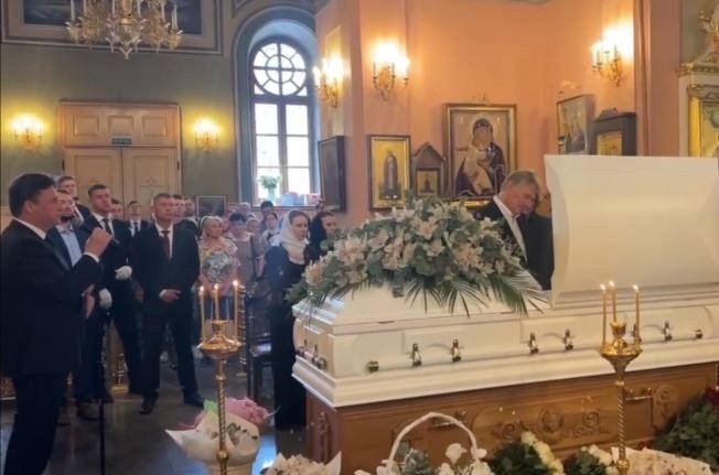 Что удивило россиян на похоронах Анастасии Заворотнюк