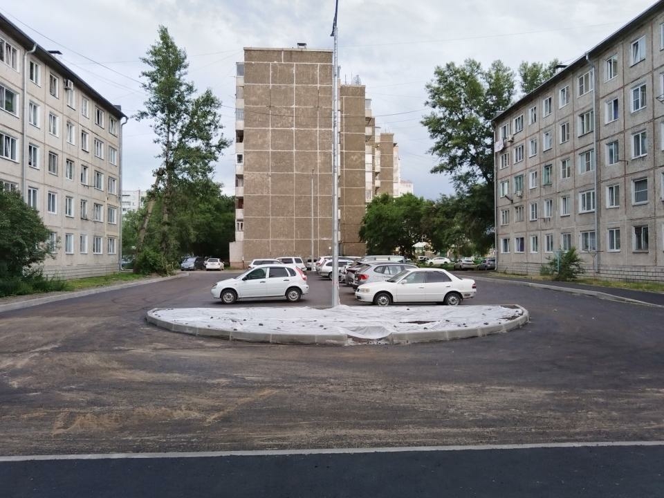 В Абакане завершают благоустройство площадки по улице Торговая, 8