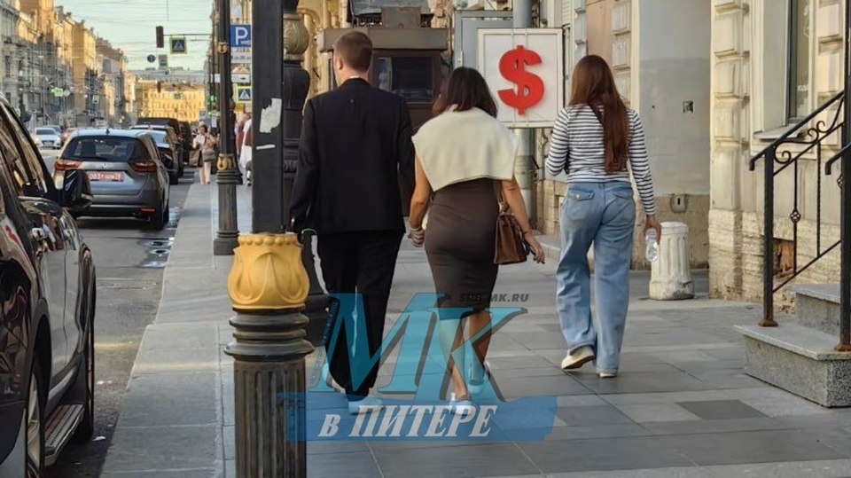 Писатель Цыпкин прогулялся с бывшей женой по центру Петербурга