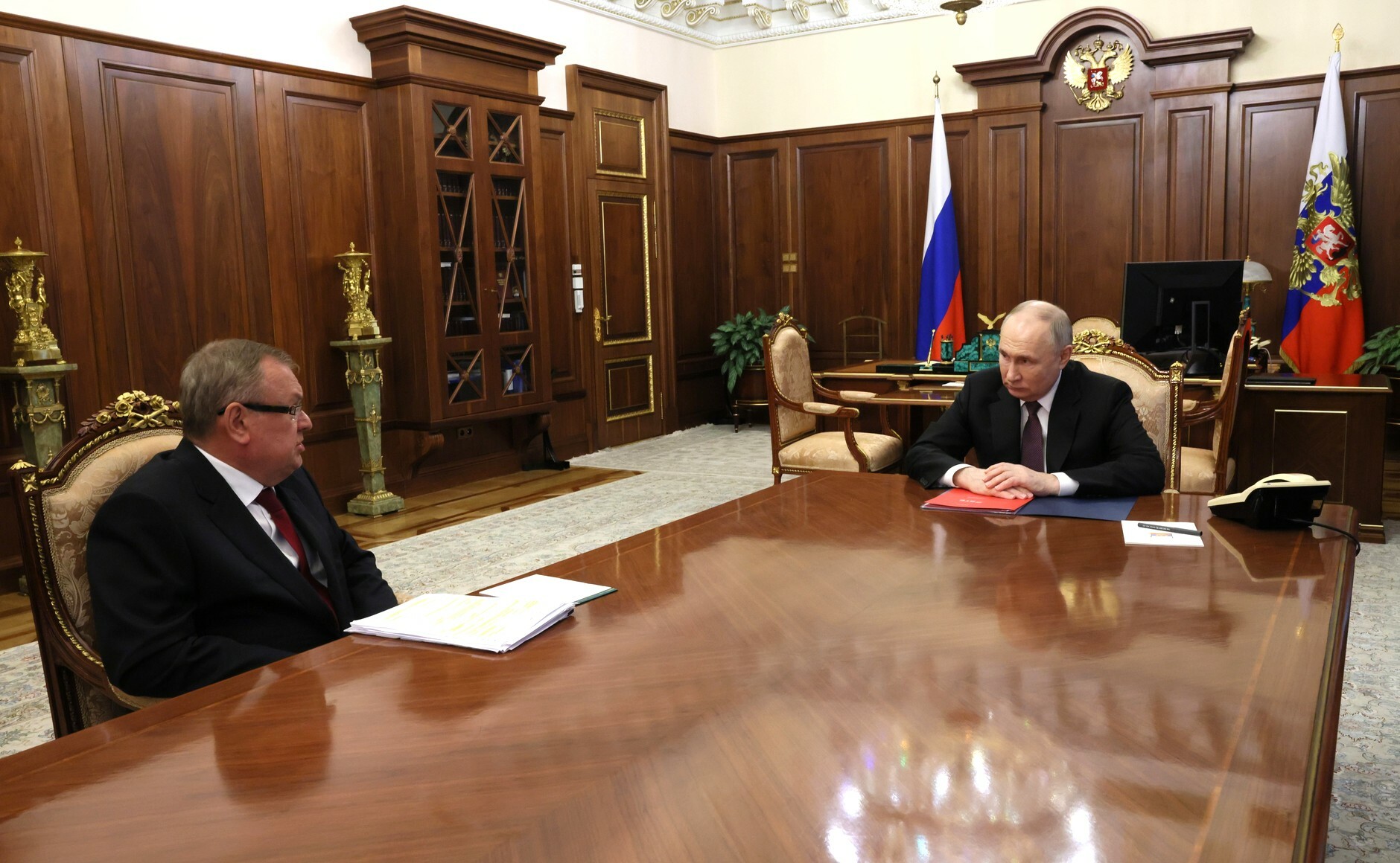 Глава ВТБ Костин отчитался о работе перед Владимиром Путиным