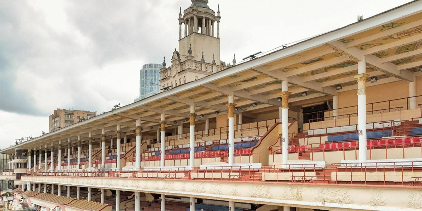 Центральный московский ипподром подготовили к реконструкции