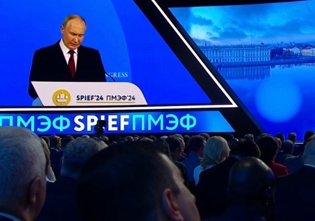 Президент объявил о расширении программы семейной ипотеки
