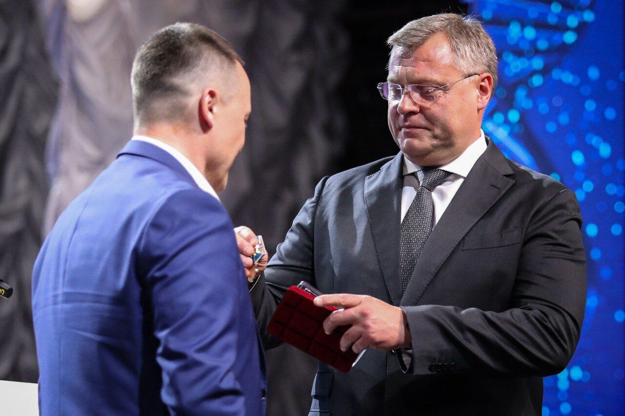 Губернатор Астраханской области вручил награды медикам в преддверии праздника