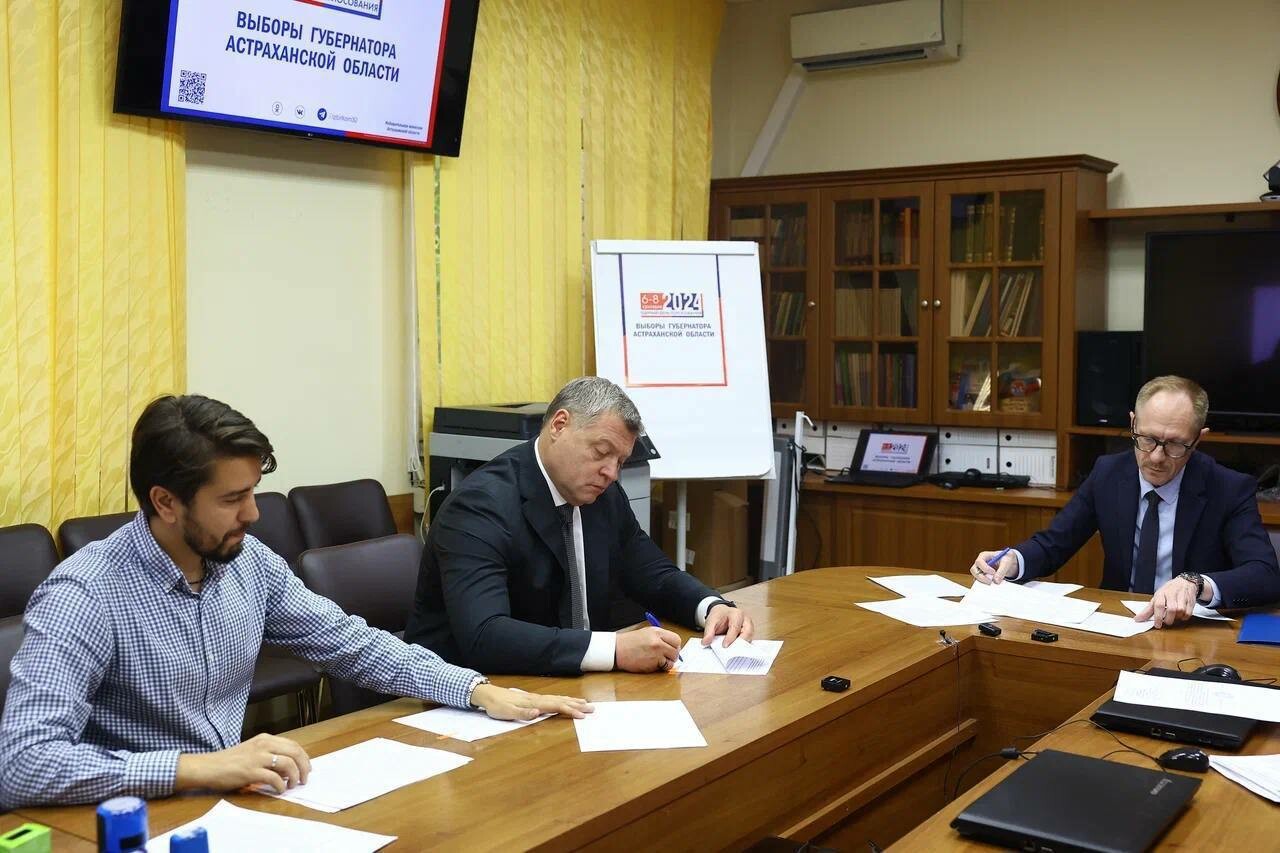 Игорь Бабушкин подал документы в избирком о выдвижении на должность губернатора Астраханской области 