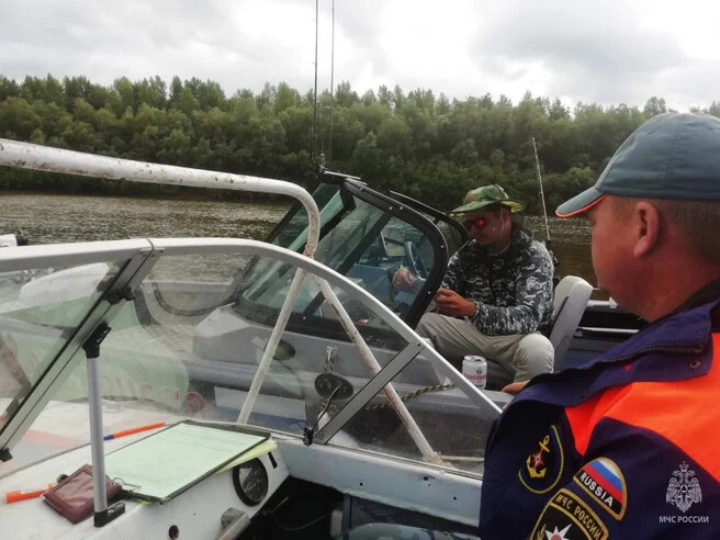 Сотрудники МЧС проводят рейды на водоемах Астраханской области 