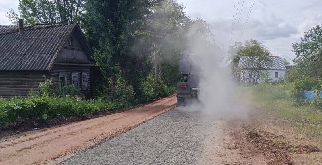 Дорогу между Солецким и Волотовским округами Новгородчины ремонтируют