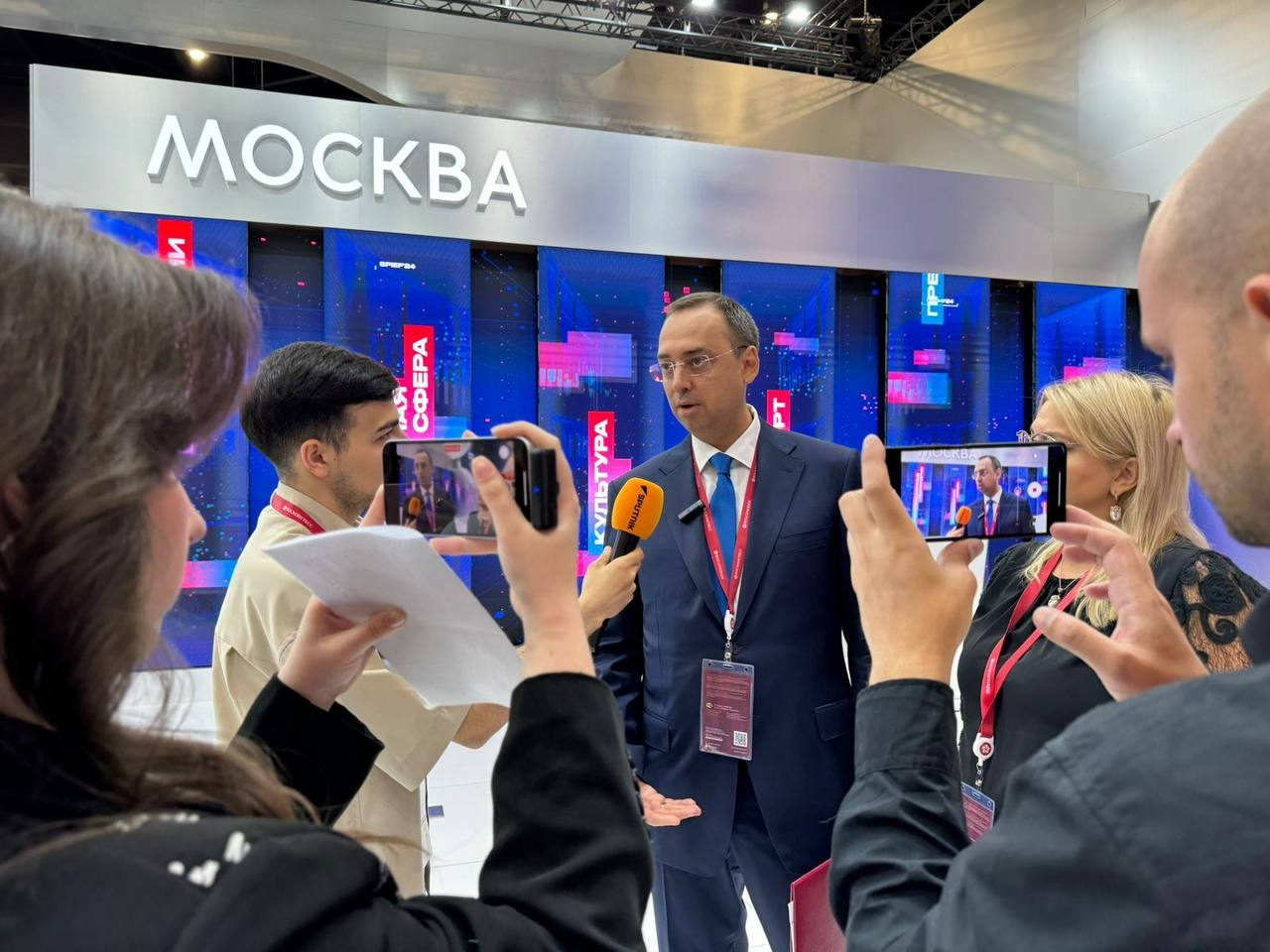 На полях ПМЭФ-2024 укрепляют международное деловое сотрудничество 
