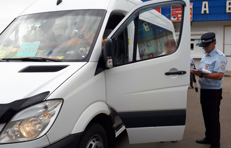 В работе астраханских автобусов обнаружили более 400 нарушений ПДД 