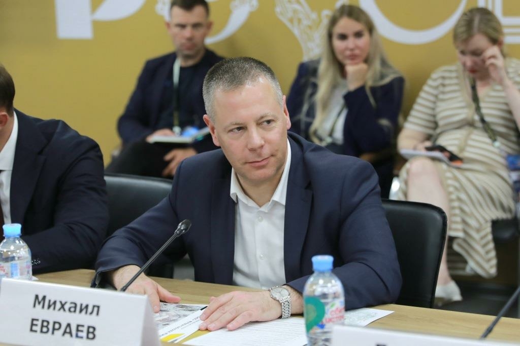 Михаил Евраев представил проект по расширению трассы М8 в Москве