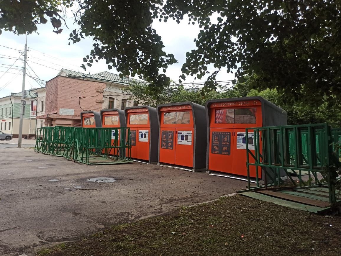 Первую партию модулей для мусора установили в Вологде