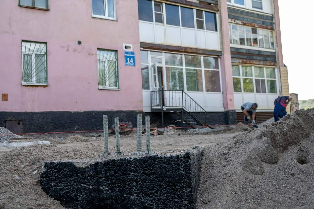 Сердечкин сообщил о ремонте двора в Мурманске на улице Радищева