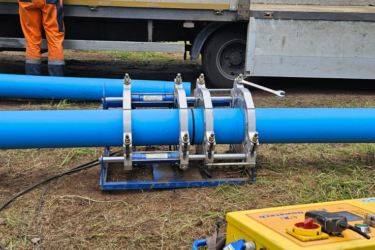 В Луге прокладывают канализацию для нового микрорайона