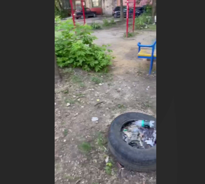 Мэр Калуги отчитал коммунальщиков за мусор и грязь во дворах