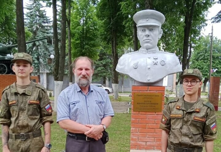 Бюст героя-танкиста Голуба открыли в Кантемировской дивизии в Наро-Фоминске