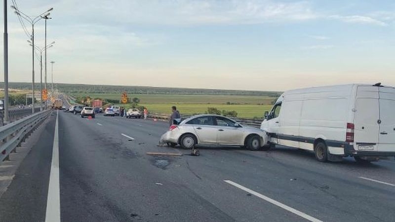 В Подмосковье на трассе «Крым» разбились 15 автомобилей