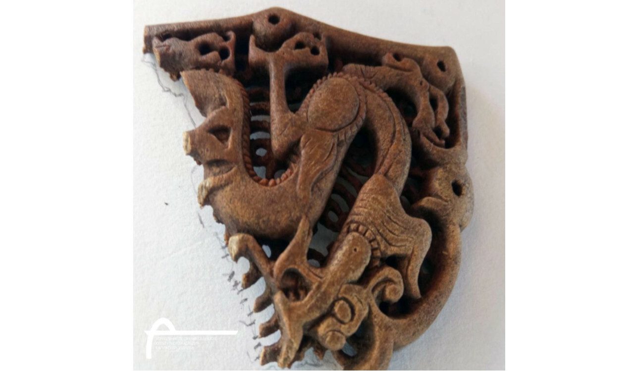 Древнюю накладку с изображением дракона нашли под Калугой