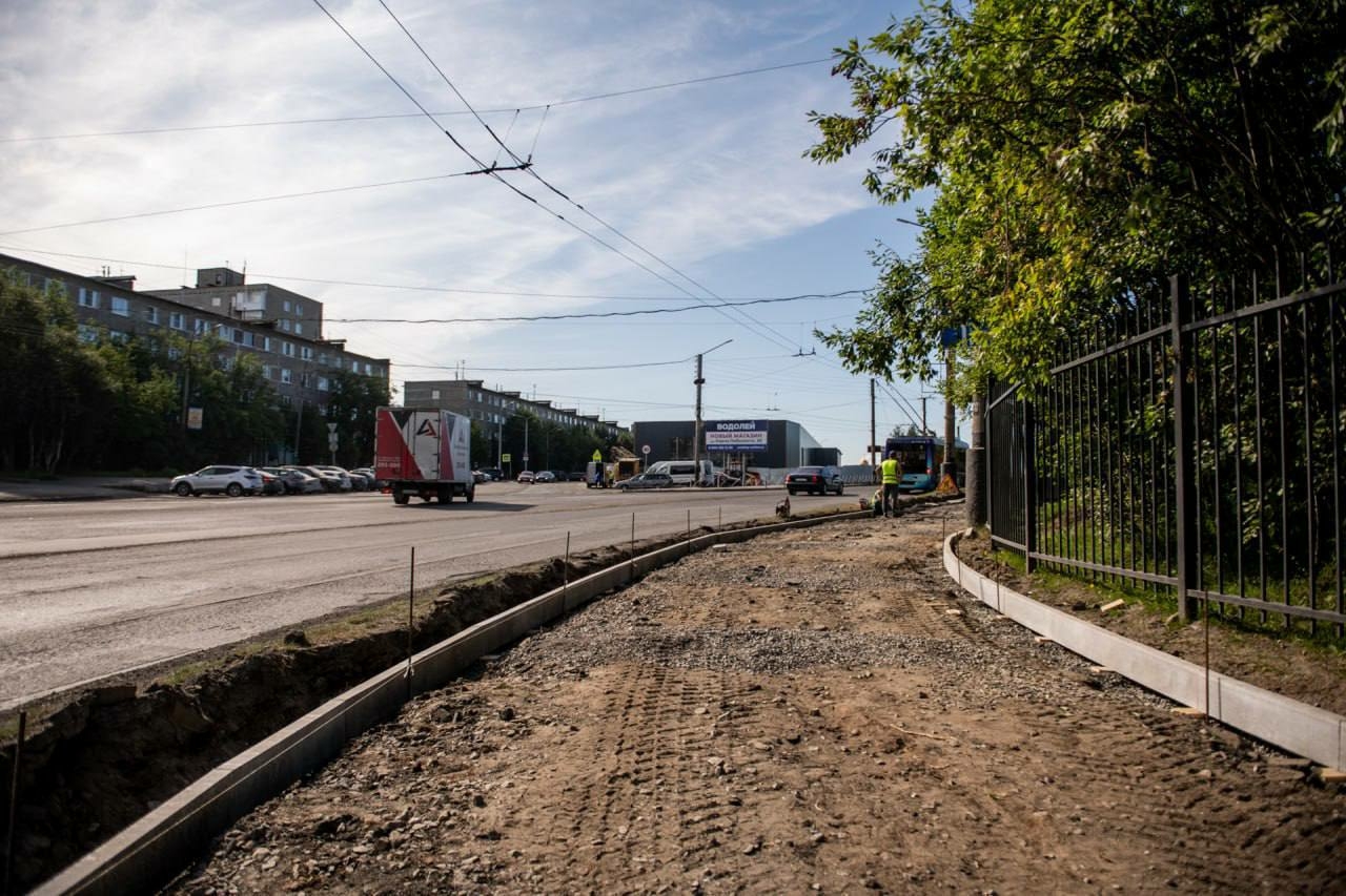 В Мурманске продолжают ремонт участка на проспекте Героев-североморцев