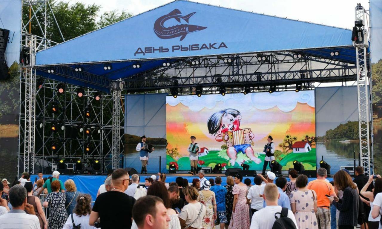 Игорь Бабушкин поздравил астраханцев с Днем рыбака