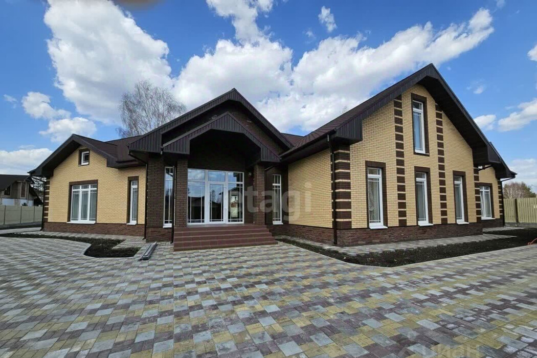 В Екатеринбурге выставили на продажу коттедж за 120 млн рублей