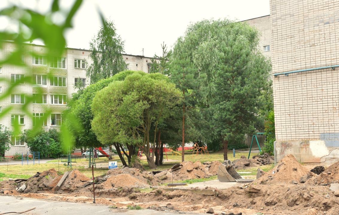 В Великом Новгороде продолжается ремонт дворовых территорий в рамках нацпроекта