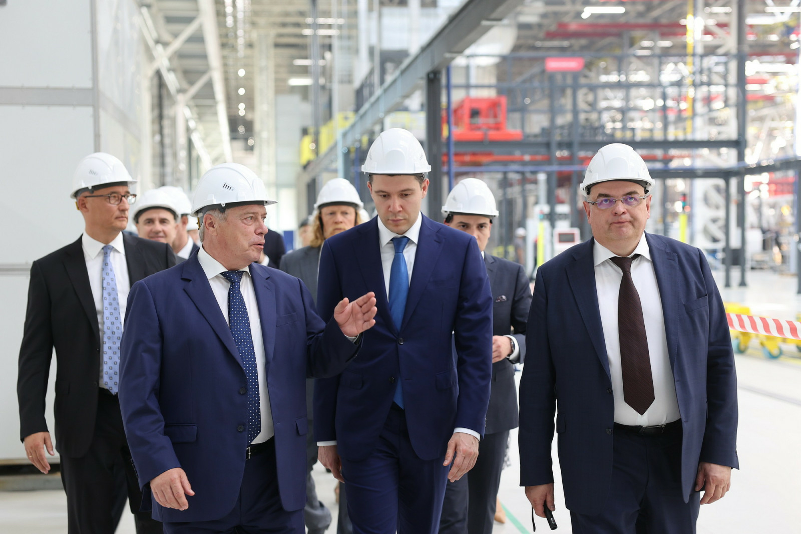 Василий Голубев и Антон Алиханов посетили заводы компании «Ростсельмаш»