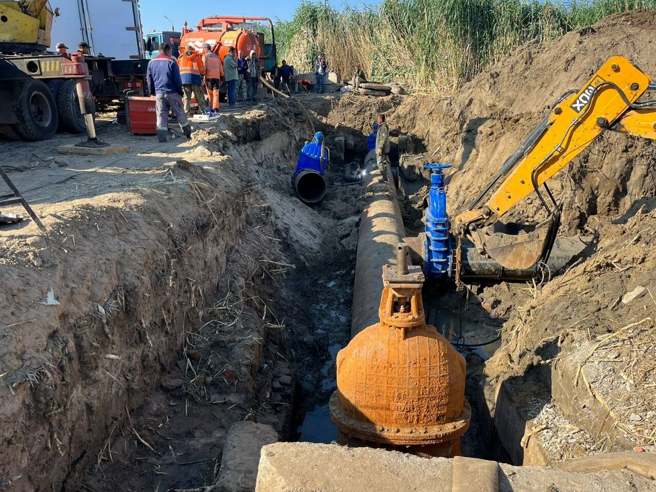 Работы по подключению к сети нового участка водопровода в Астрахани завершаются 