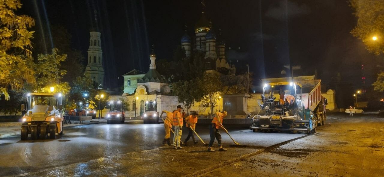 На улице Калинина в Астрахани уложили верхний слой асфальта 