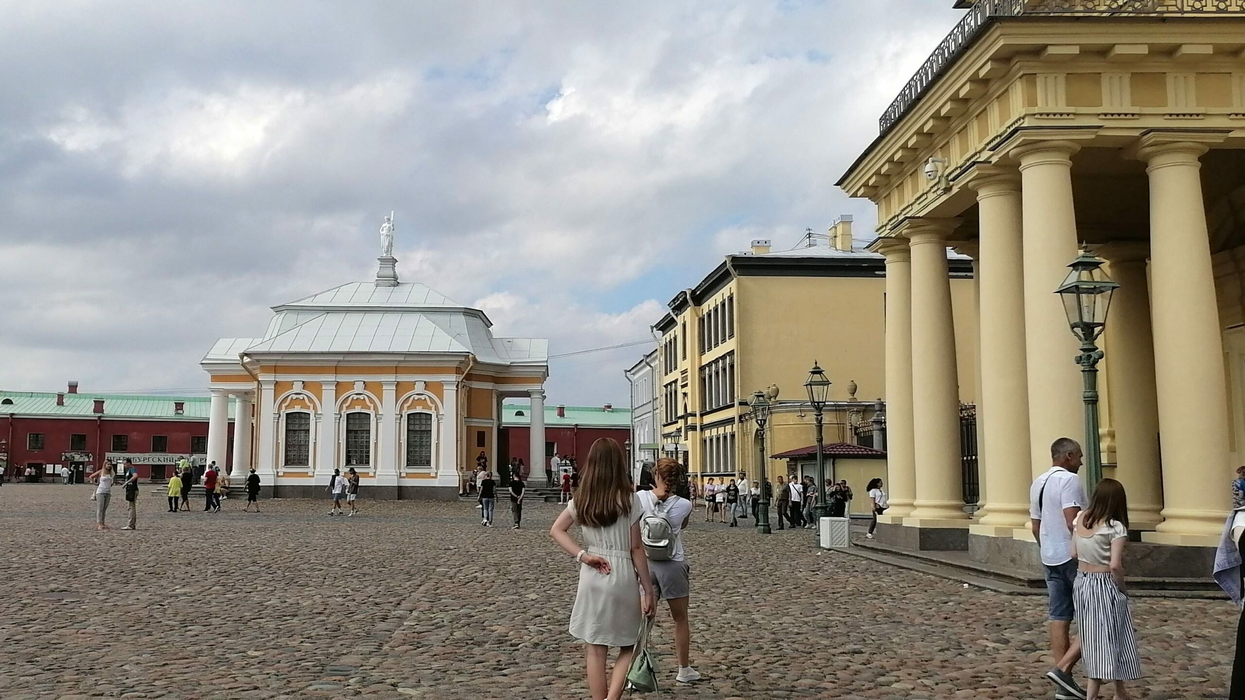 Петербургские власти намерены потратить 100 млн рублей на музейные экспонаты