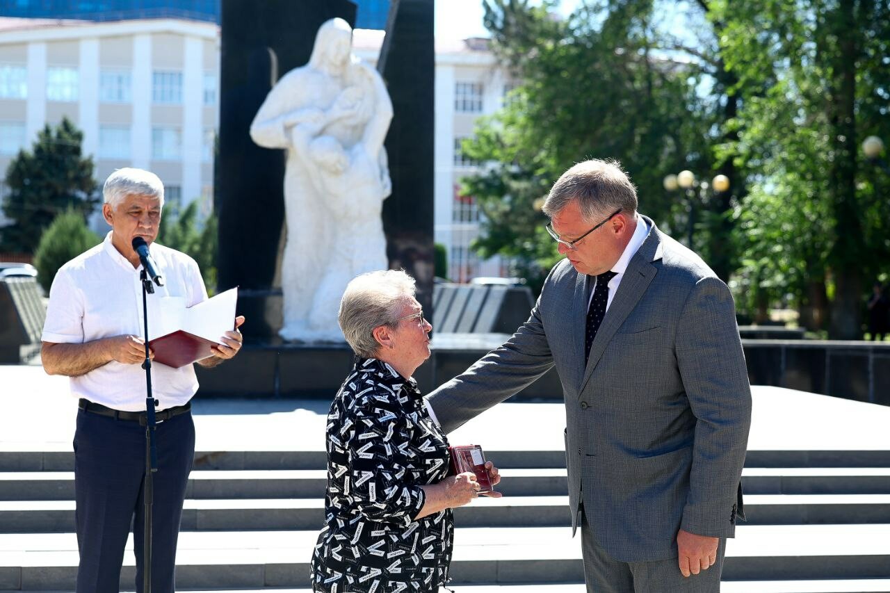 Игорь Бабушкин поздравил астраханских ветеранов боевых действий 