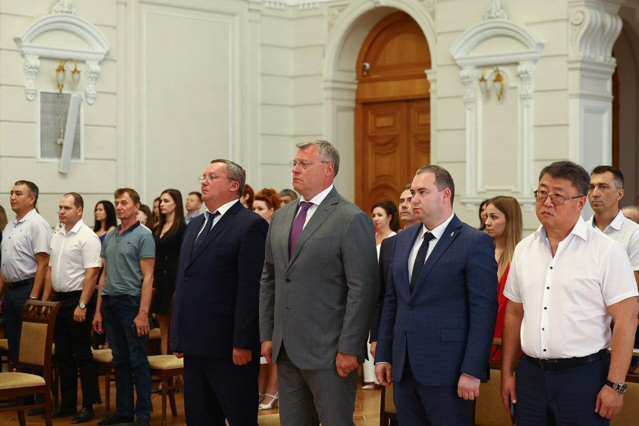 Губернатор Астраханской области вручил награды кораблестроителям 