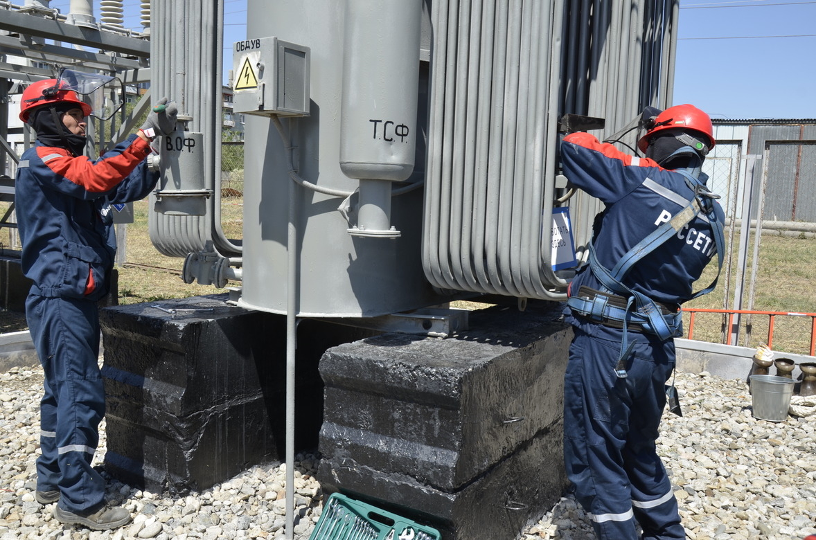 «Россети Юг» заменили и укрепили свыше 640 опор ЛЭП в Астраханской области 