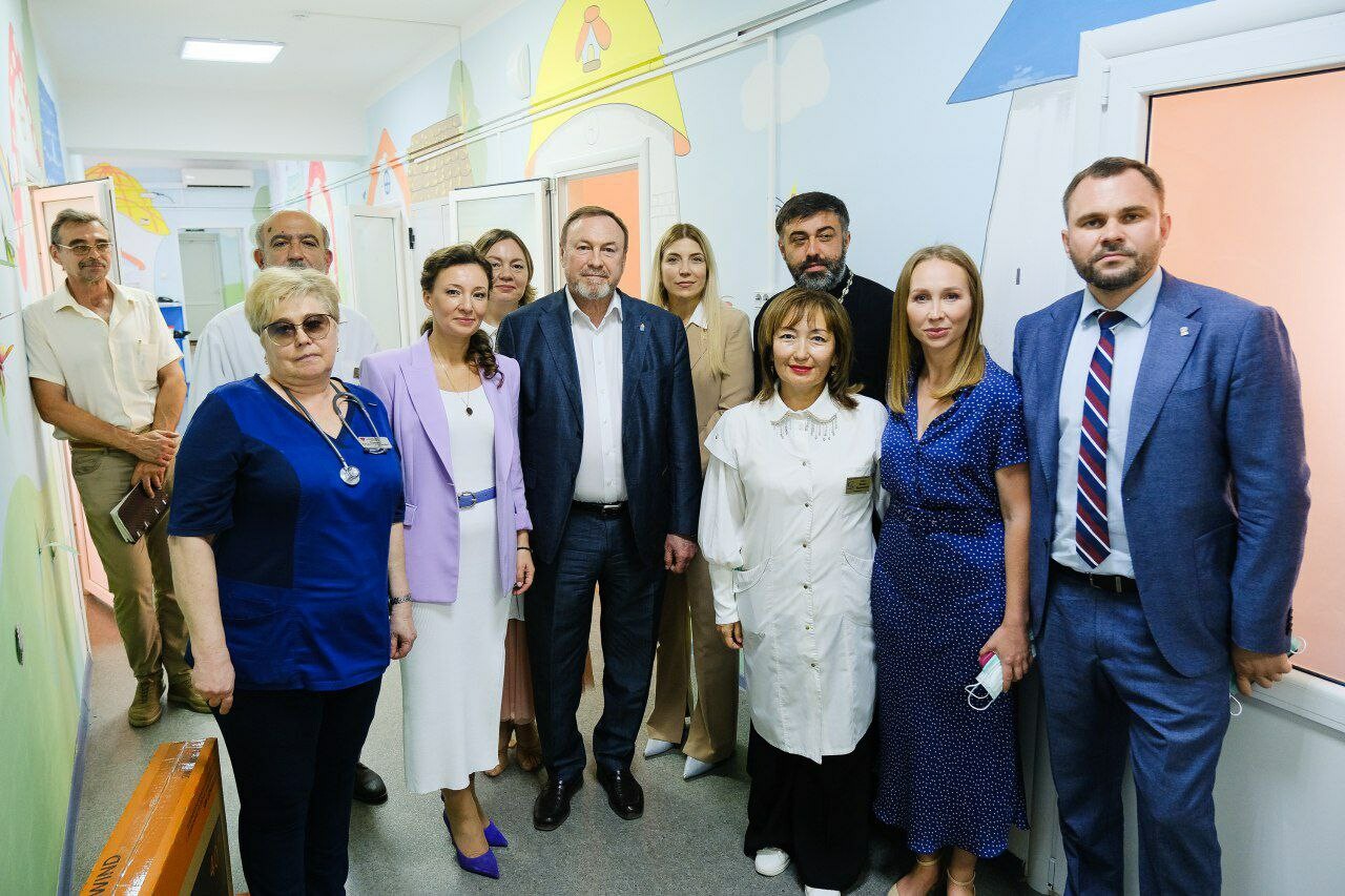 Вице-спикер Госдумы Анна Кузнецова посетила астраханскую детскую больницу им Н.Н. Силищевой