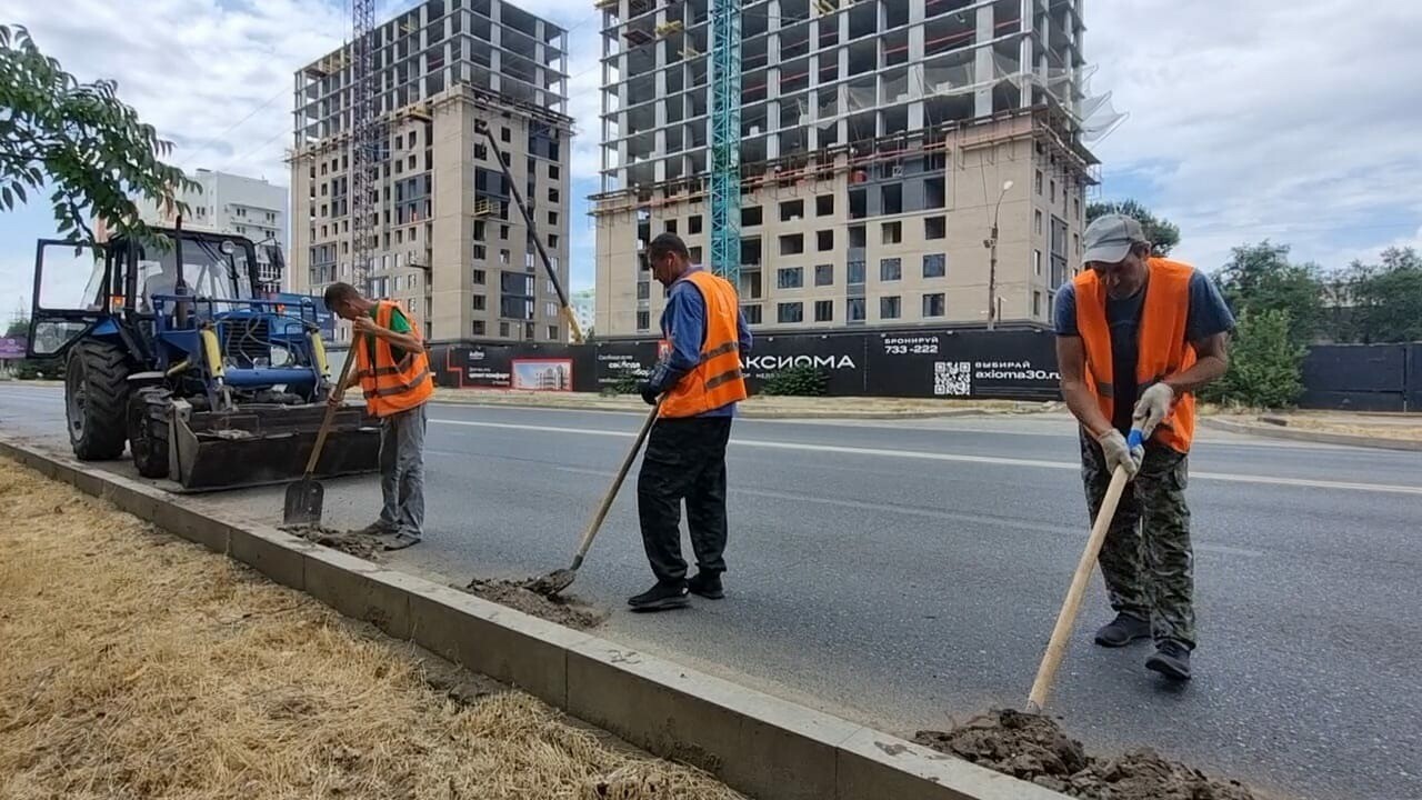Власти Астрахани продолжают рабочие объезды районов 