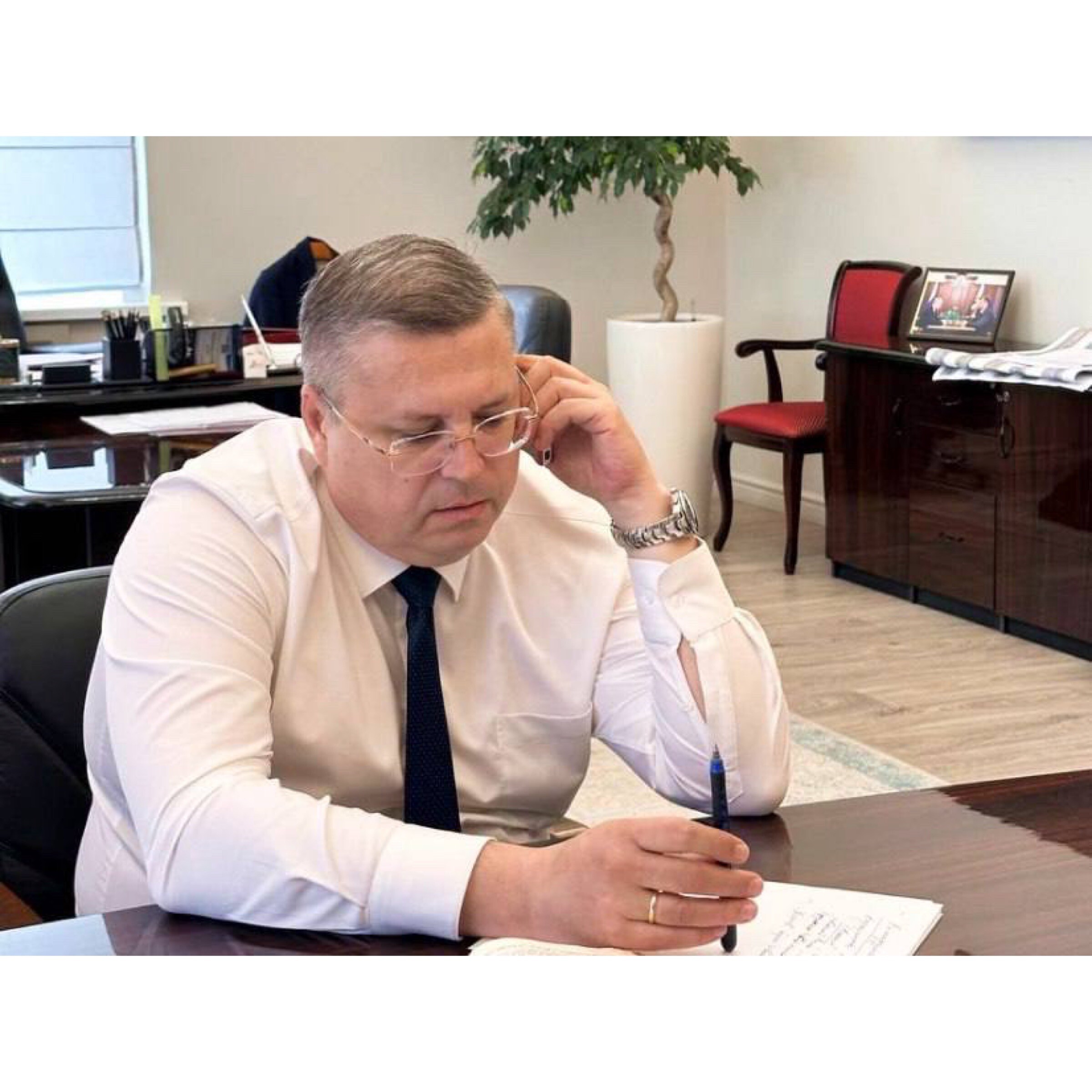 Льготы для инвалидов, строительство водопроводов и социальные темы: председатель правительства пообщался с астраханцами 