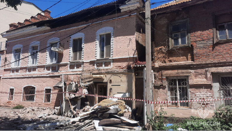 В Астрахани обрушилась крыша жилого дома 