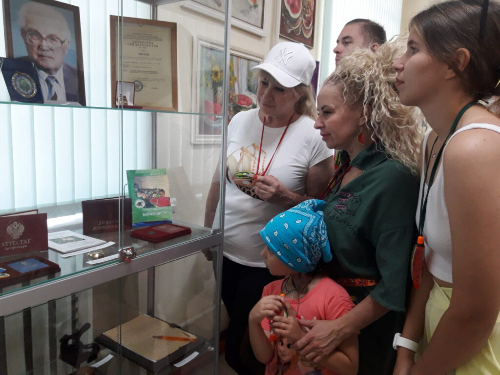 Туристов в Астраханской области знакомят с экспозицией «Российский арбуз» 