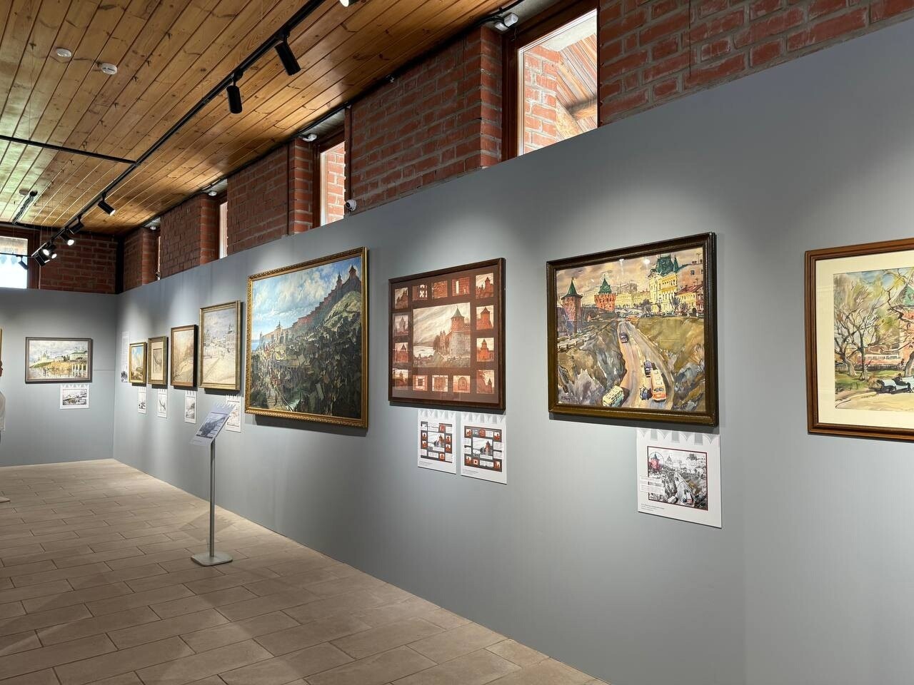 Картины из Астраханского музея-заповедника представили на выставке в Нижнем Новгороде 