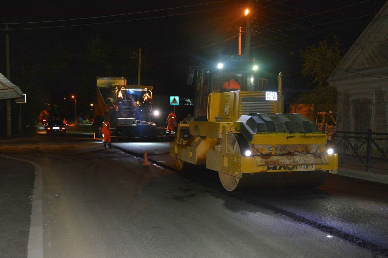 На улице Ноздрина в Астрахани уложили 600 тонн асфальта